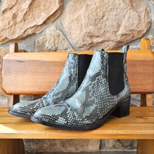 ✨ Bianco Rare Leather Snake Print Handcrafted Ankle Boots – Size 38 / 7.5 ✨